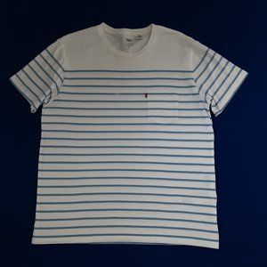 Levi's Crew Neck Tee..Size XL..Very Good Condition
